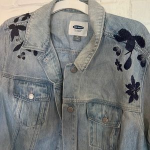 Light Wash Denim Jacket with Embroidery Old Navy 2x